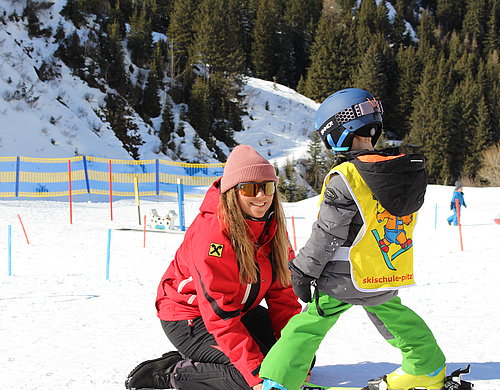 Erste Schritte im Bambini-Skikurs © Skischule Pitztal Kirschner Werner