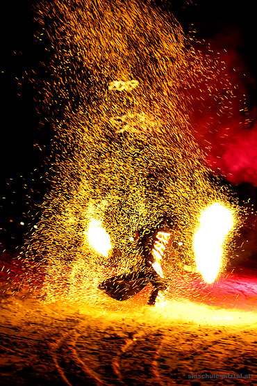 Spektakuläre Feuershow zu Silvester © Skischule Pitztal Kirschner Werner