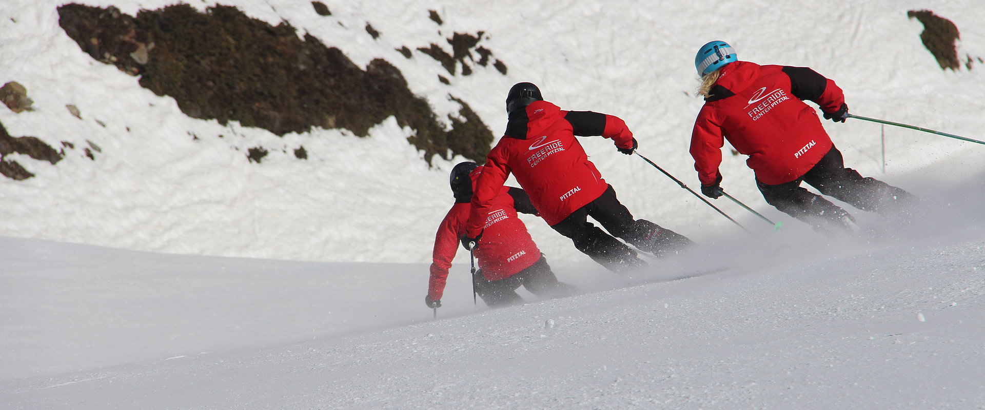 Schwungvolle Abfahrt mit unseren Profis © Skischule Pitztal Kirschner Werner